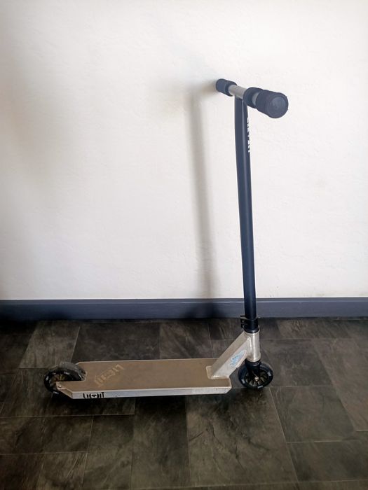 Продам трюковой самокат Limit