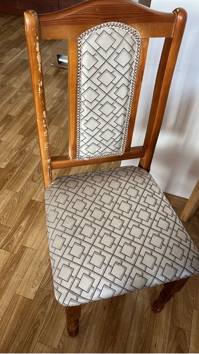 Продам  стол и три стула