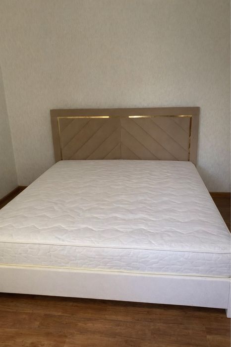 Продам двуспальную кровать и комод