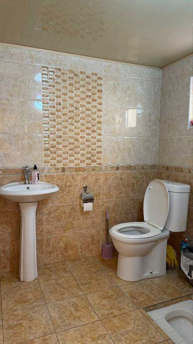 Продам угловой дом на участке 6 соток в центре Кибрая