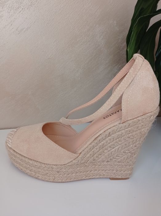 Обувки на платформа