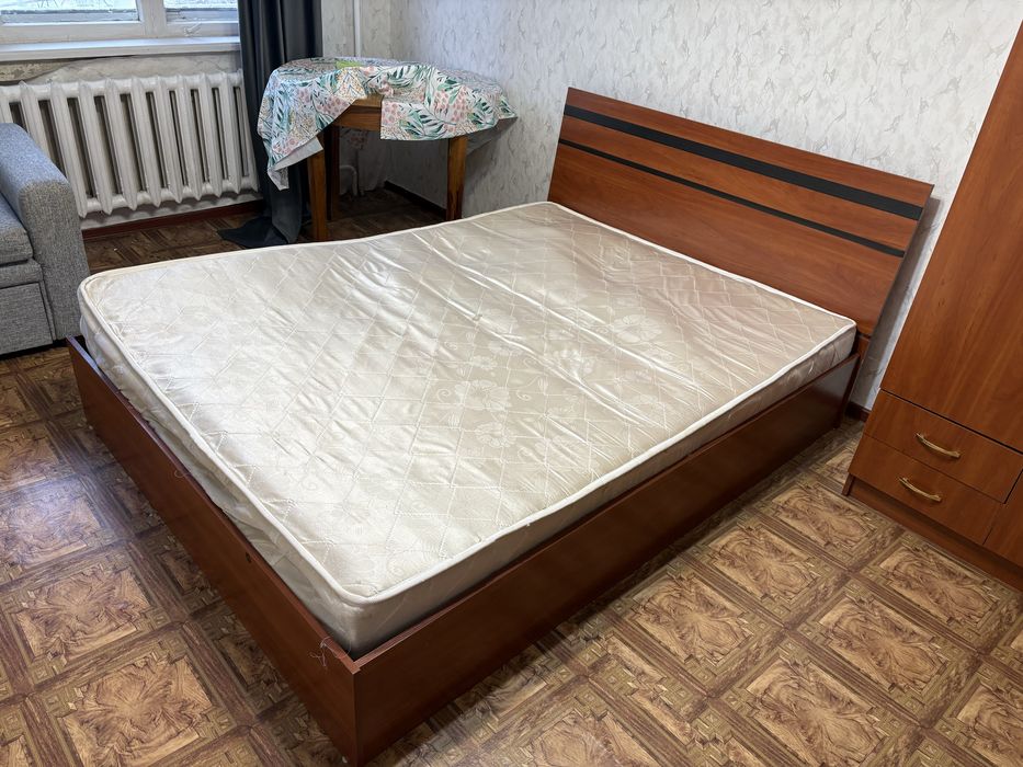 Продам шкаф кровать столы