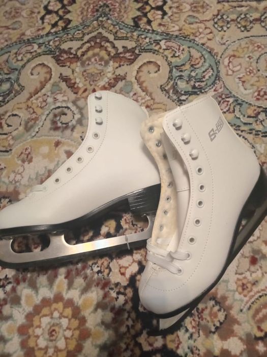 Коньки женские 38 размер