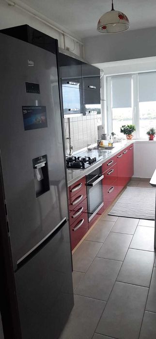 Inchiriez apartament 3 camere + loc de parcare  in cartierul Brancusi.