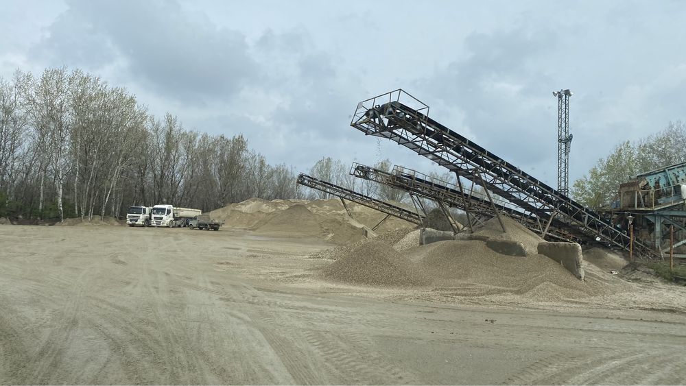 Piatra, nisip, balast, pământ negru, pietriș – livrare București/Ilfov