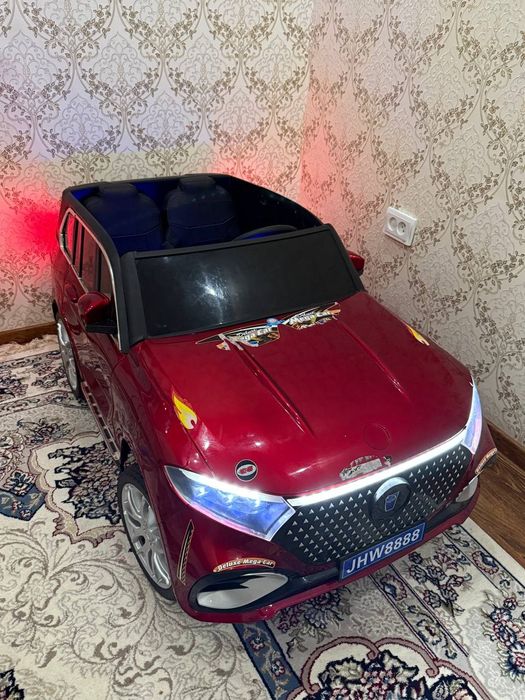 Mercedes JHW-8888 красный