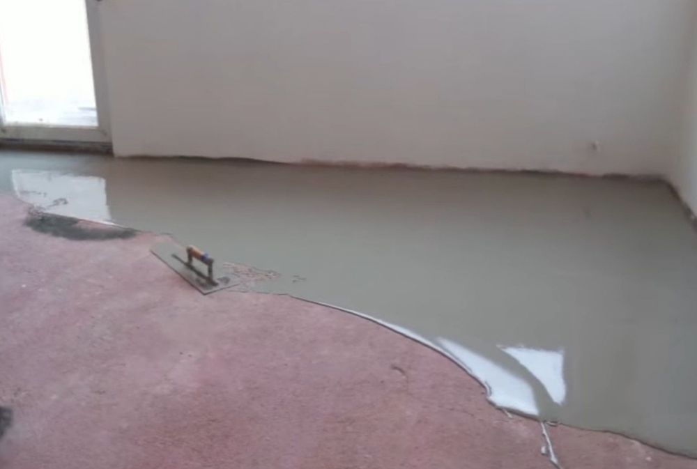 Саморазливна замазка, самонивелираща се замазка