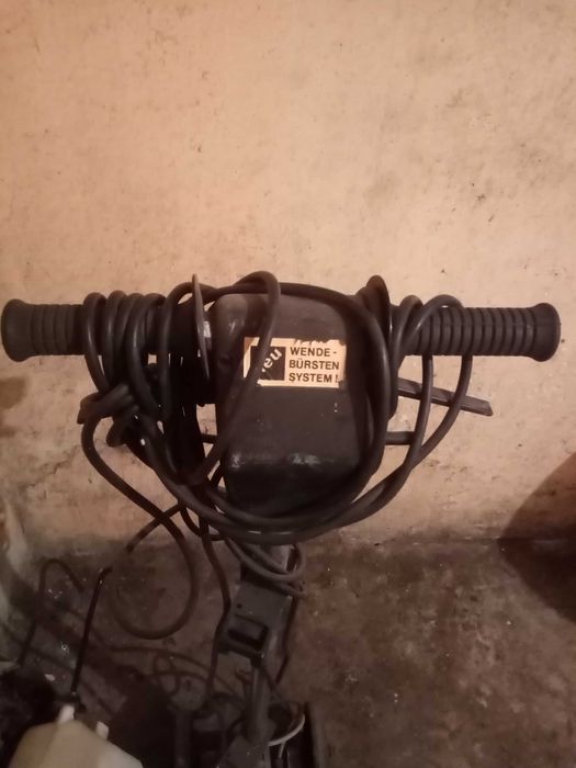 Професионална подопочистваща машина