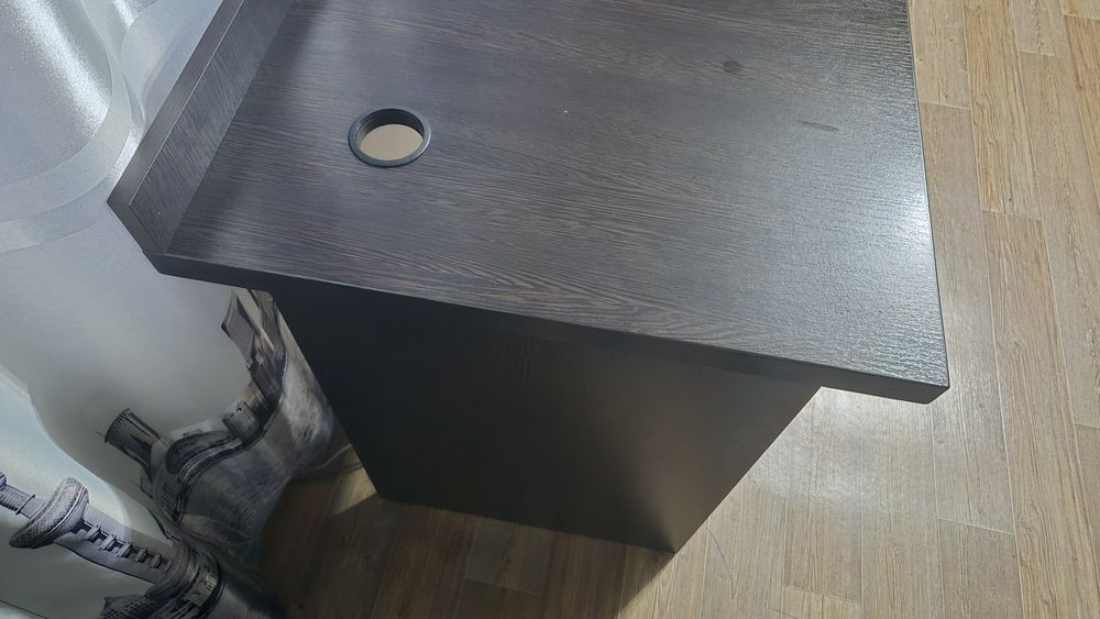 Стол компьютерный с выдвижными ящиками