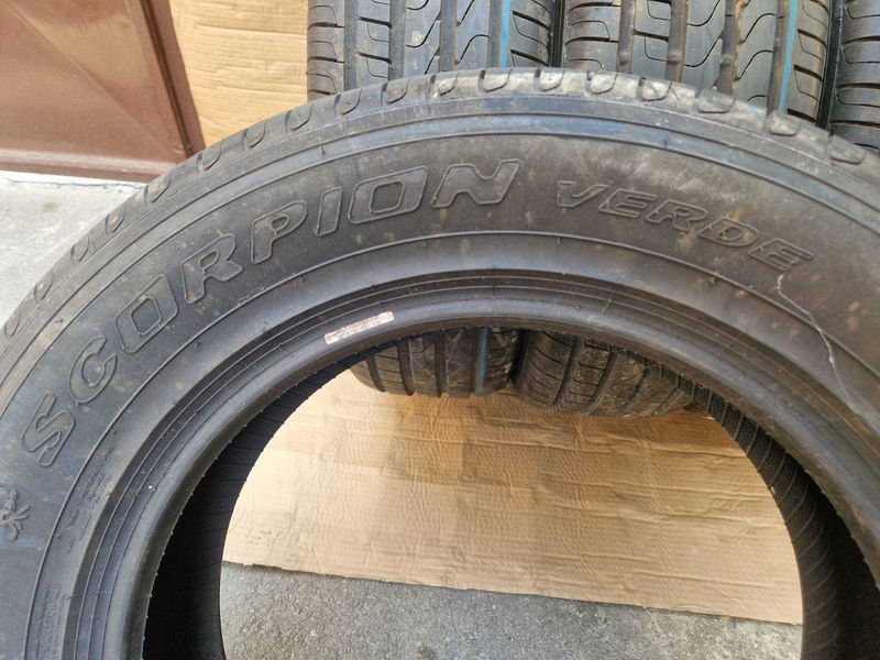 4 Pirelli R17 215/65
летни гуми 
DOT3221