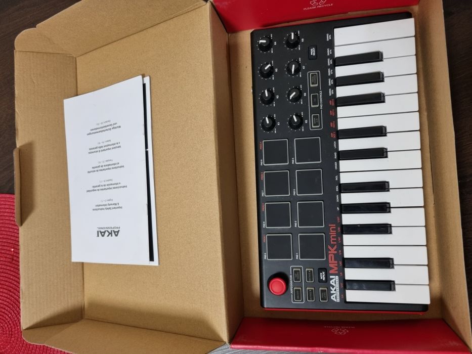 Akai mpk mini (nefolosit, nou, aspect 10/10)