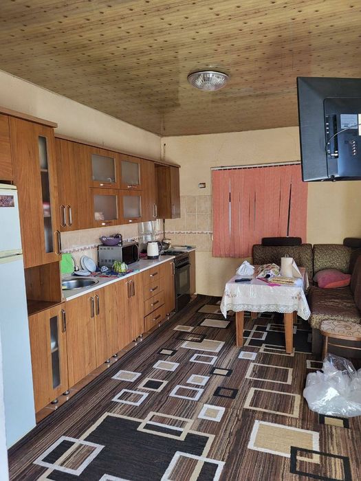 Продаётся дом 8 соток два дома на участке с условиями внутри с ремонто