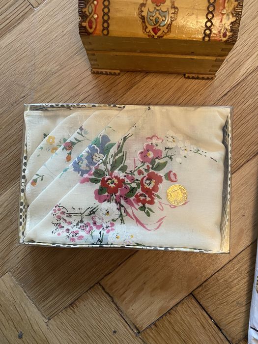 Ретро вещи: Кройки, дървена кутия, сватбени кърпички