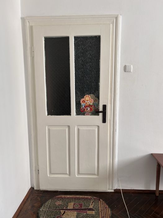 Usi de vanzare din lemn masiv