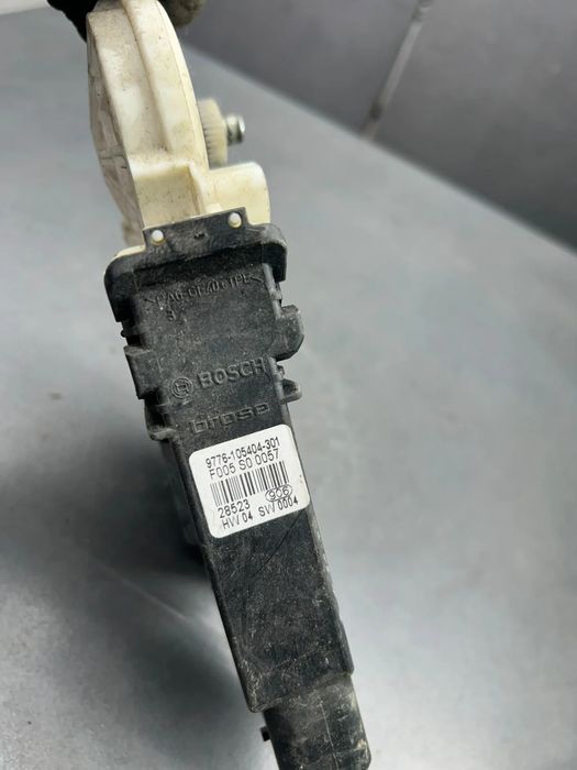 Motoras macara geam stanga fata 9776105404301 Seat Toledo 2002