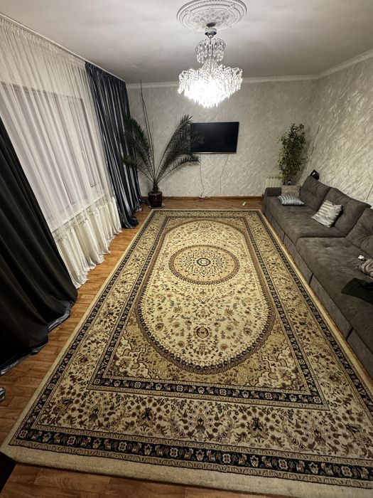 Ковер 3 на 5 в отличном состоянии