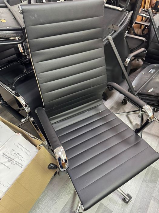 Продаю офисные столы, стулья, кресло и мебель