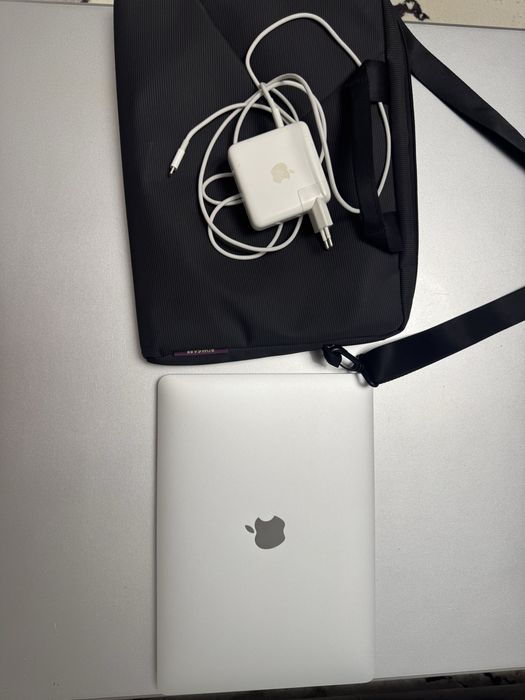 MacBook Pro 13” -Touch Bar, 2018, i5, 8GB RAM, 256GB SSD