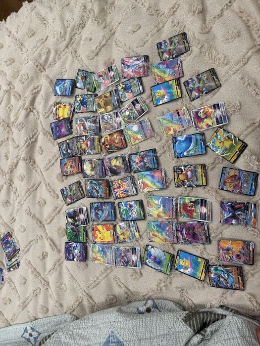 Продам карточки Покемон
