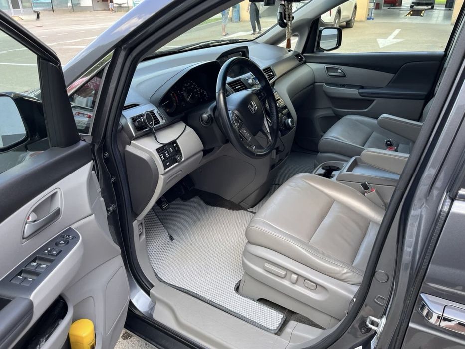 Honda Odyssey Touring (North America) Full позиция