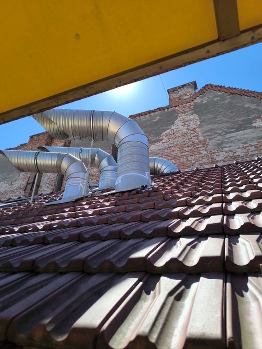 Sistem profesional de ventilatie pentru bucatarie.