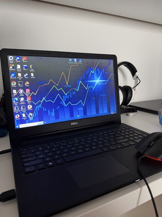 Vând laptop Dell Inspiron 15 (2017), funcțional, preț mic.