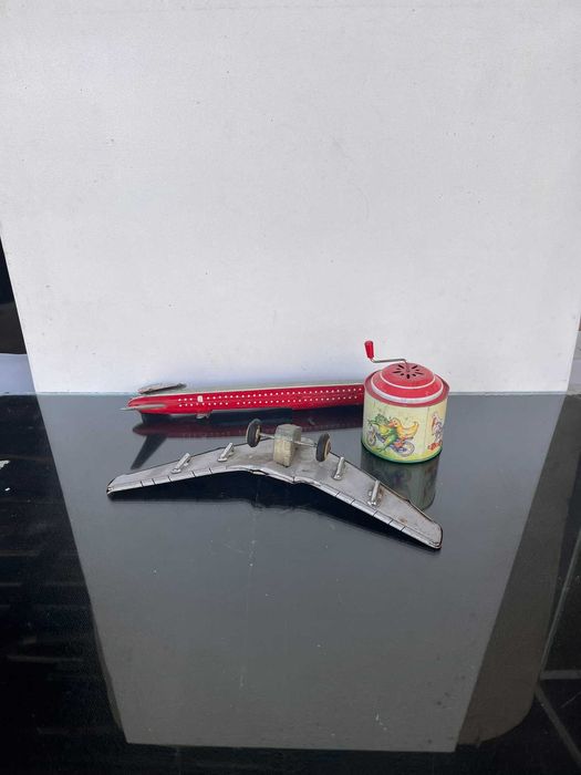 lot de 3 jucarii vechi Avioane cu defecte sau  lipsuri pentru diverse