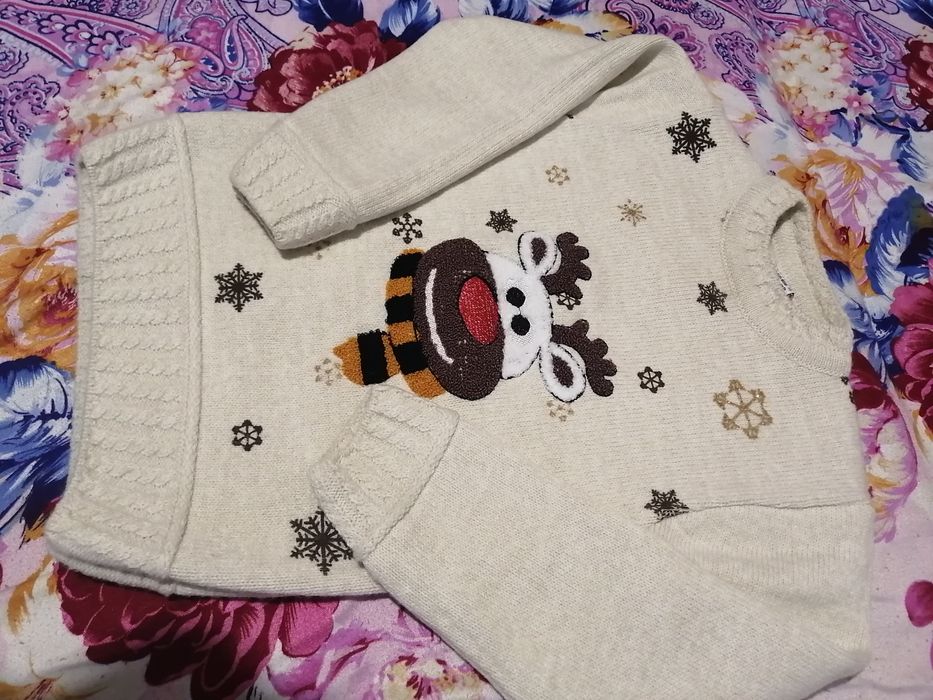 Продам на девочку джинсы, треко, кофты