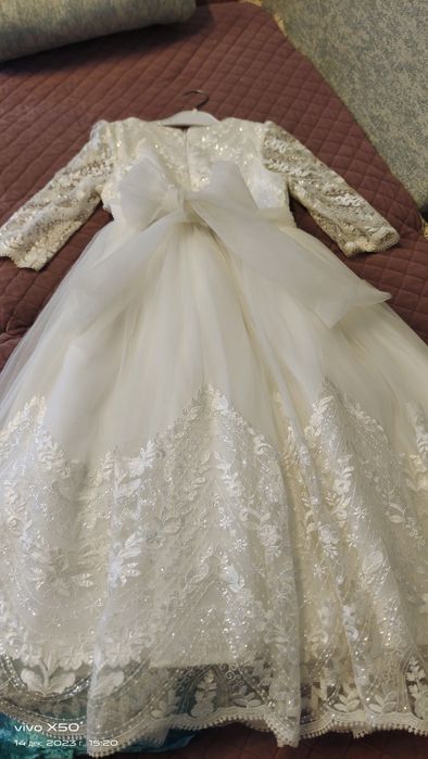 Белая пышная платье