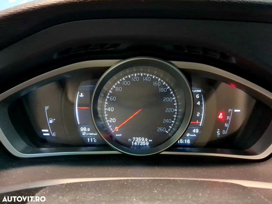 VOLVO V40 2017 — imagine 3