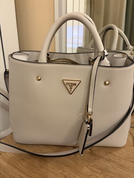Дамска чанта Guess