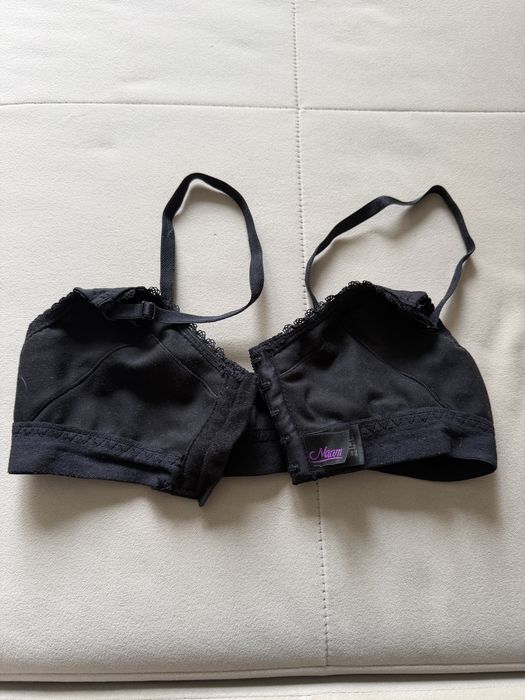 Bustiera implant mamar