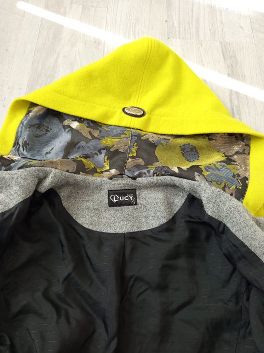 Дамско палто на Луси