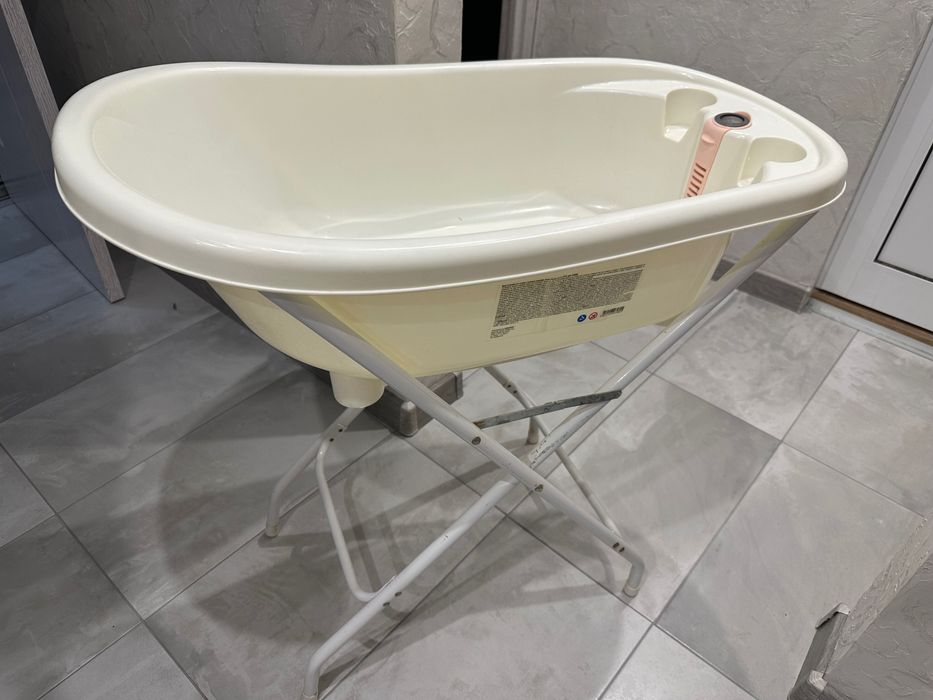 Бебешка вана, със сгъваеми стойка