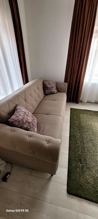De vânzare 2 canapele cu 3  respectiv 2.locuri extensibile