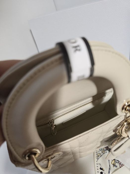 Налична чанта Mini Lady Dior 17
