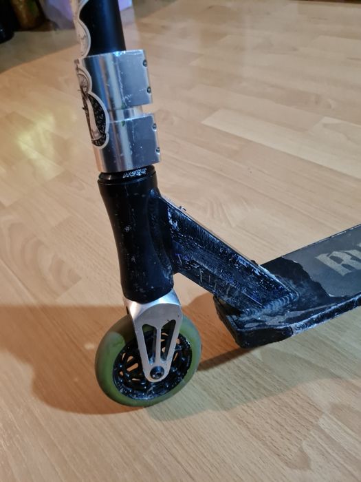 Парковой трюковой самокат