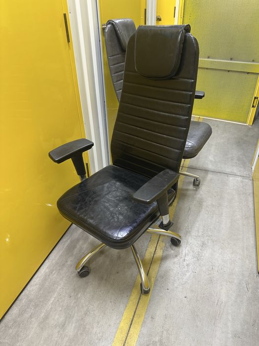 Продам офисные кресла
