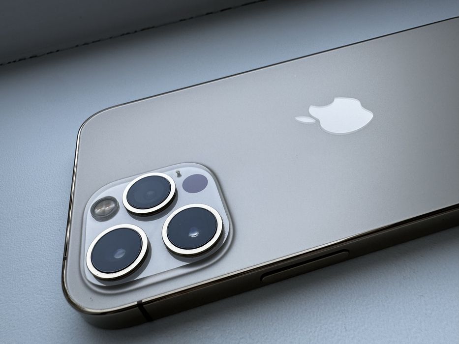 Продам iPhone 12 Pro 128 ГБ