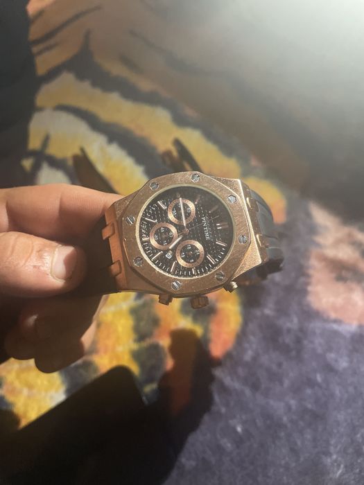 Vand ceasuri 500 lei ambele sau cand si la. Bucata.