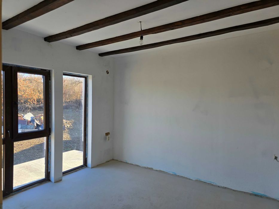 Реновирана къща с  голям двор в  с. Kъпиново / Велико Търново