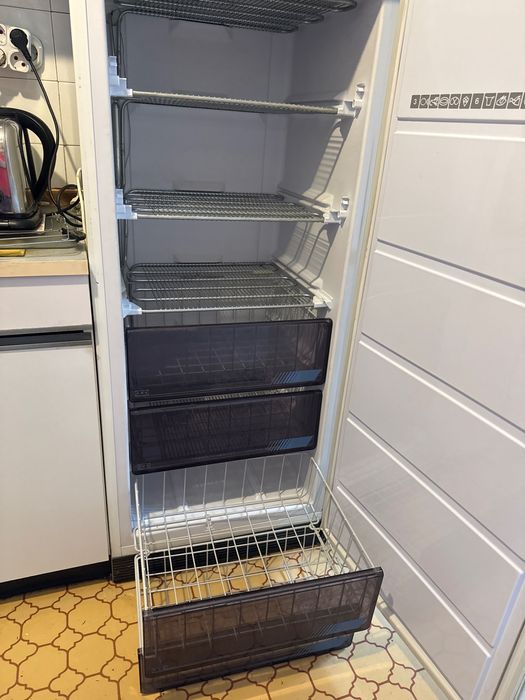 Голям фризер с 6 рафта марка Gorenie