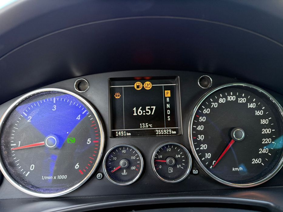 Volkswagen Touareg 3.0 TDI V6 pe arcuri