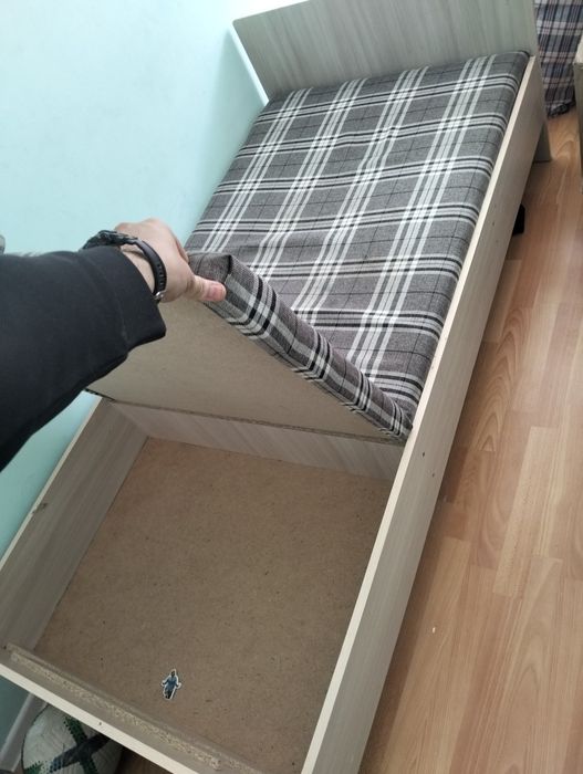 Продам кровать и компьютерный стол