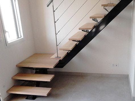 Scari interioare cu trepte din lemn