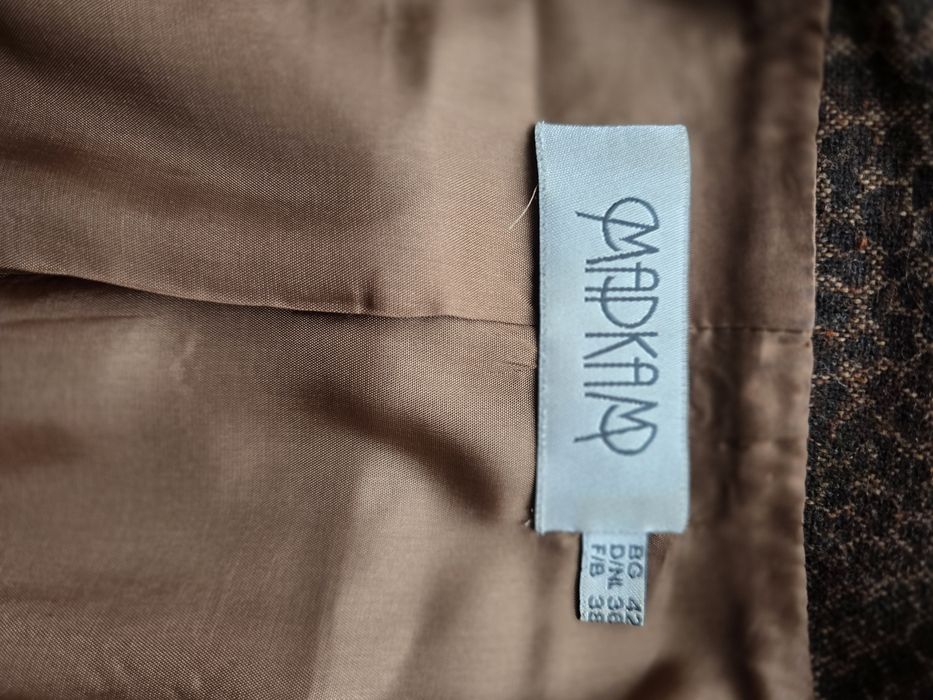 Дамско сако с ефектен принт