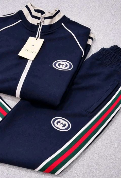 Trening de bărbat model nou