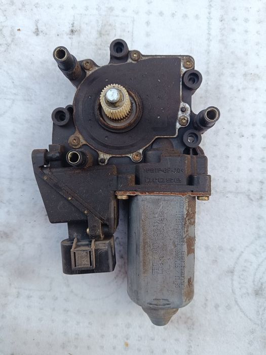 Моторчик электро стеклоподъёмника Ауди А4.