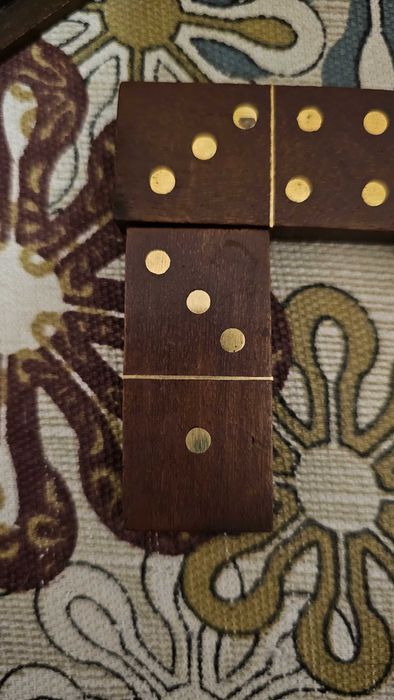 Домино из натурального дерева. Подарочный набор.