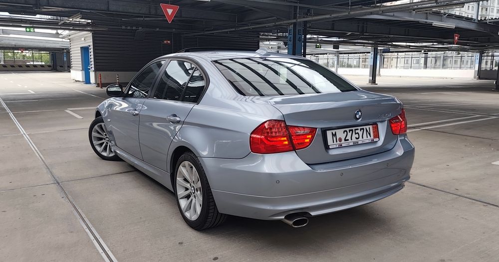 BMW seria 3/320/177cp/facelift/trapă/Car-Play/navigație/bi-xenon/Germania